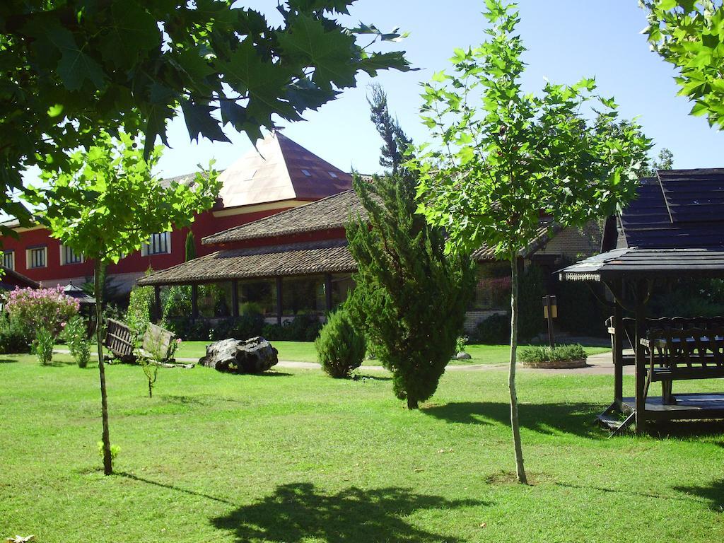 Hotel El Mirlo Blanco Candeleda Exterior photo
