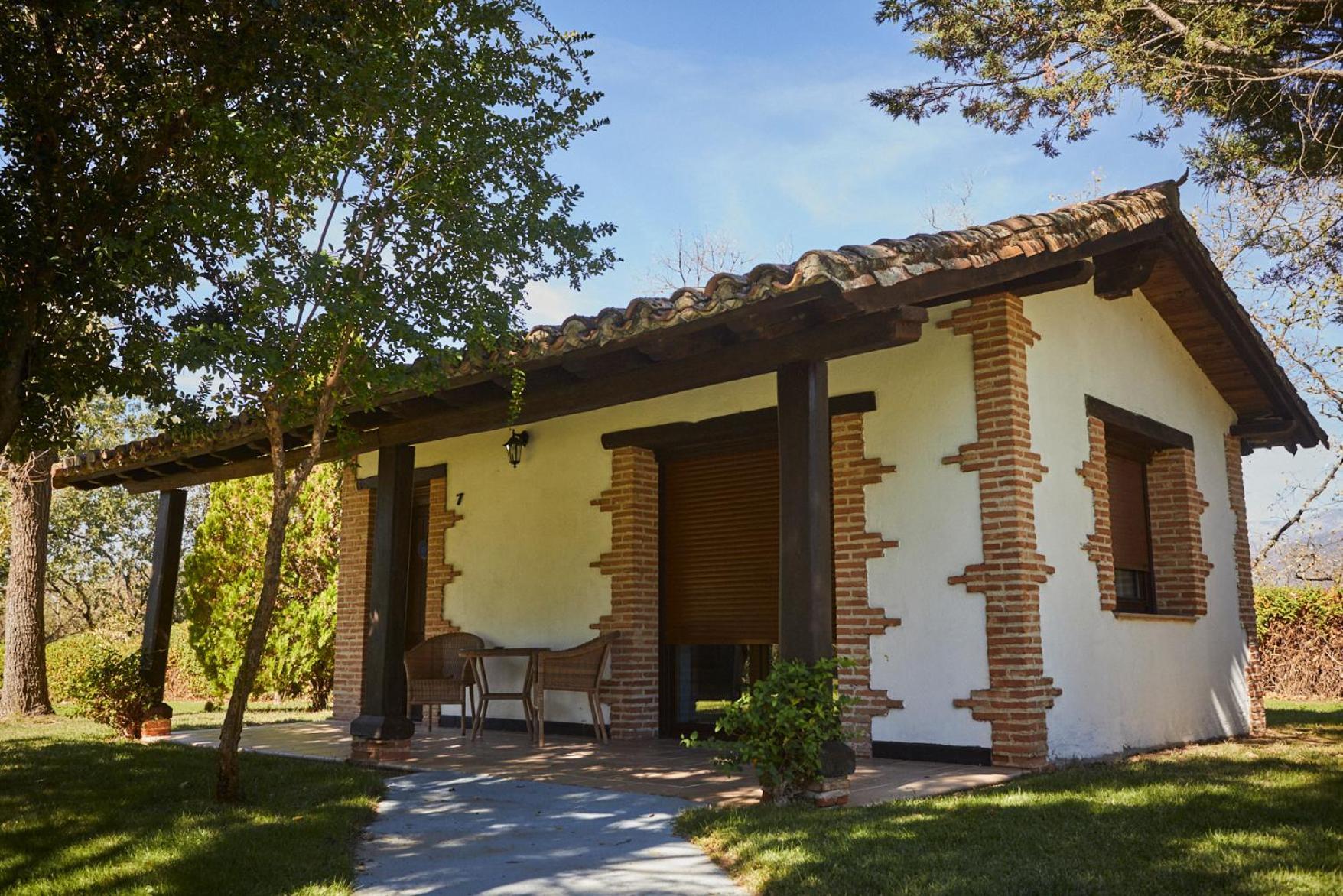Hotel El Mirlo Blanco Candeleda Exterior photo