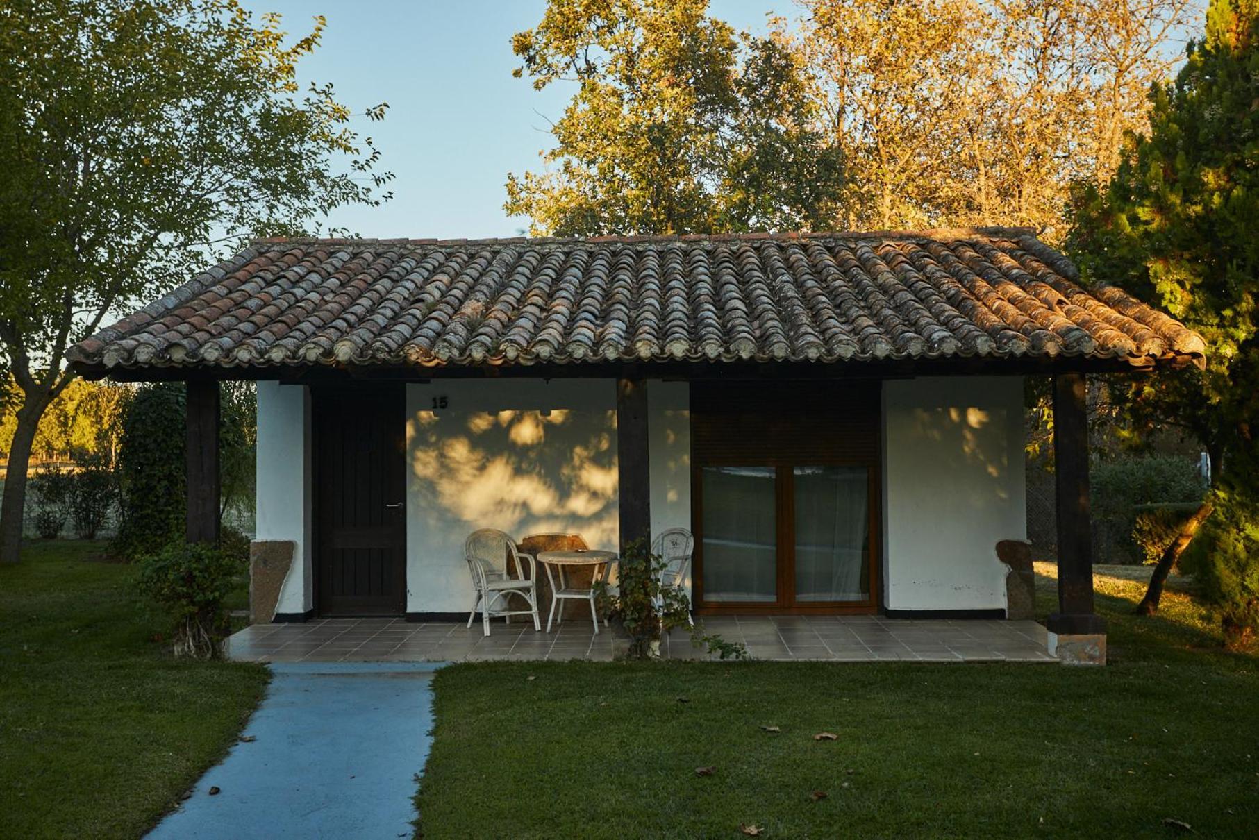Hotel El Mirlo Blanco Candeleda Exterior photo