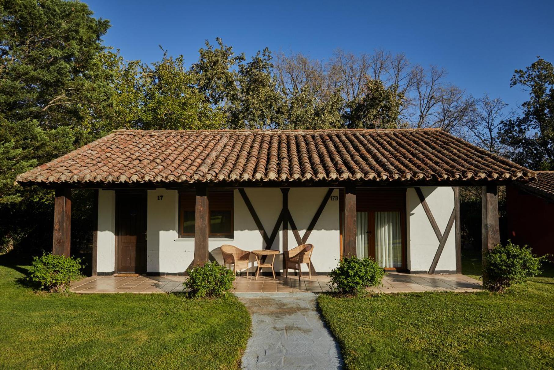 Hotel El Mirlo Blanco Candeleda Exterior photo