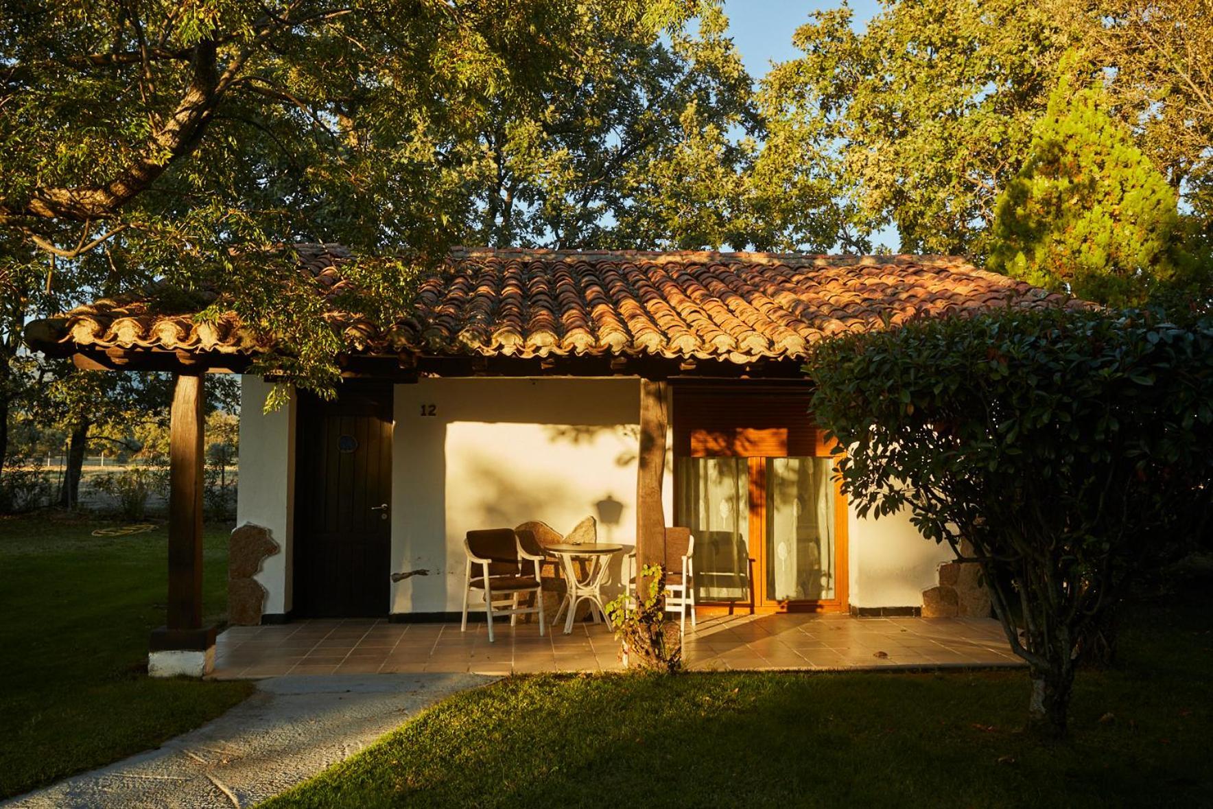 Hotel El Mirlo Blanco Candeleda Exterior photo
